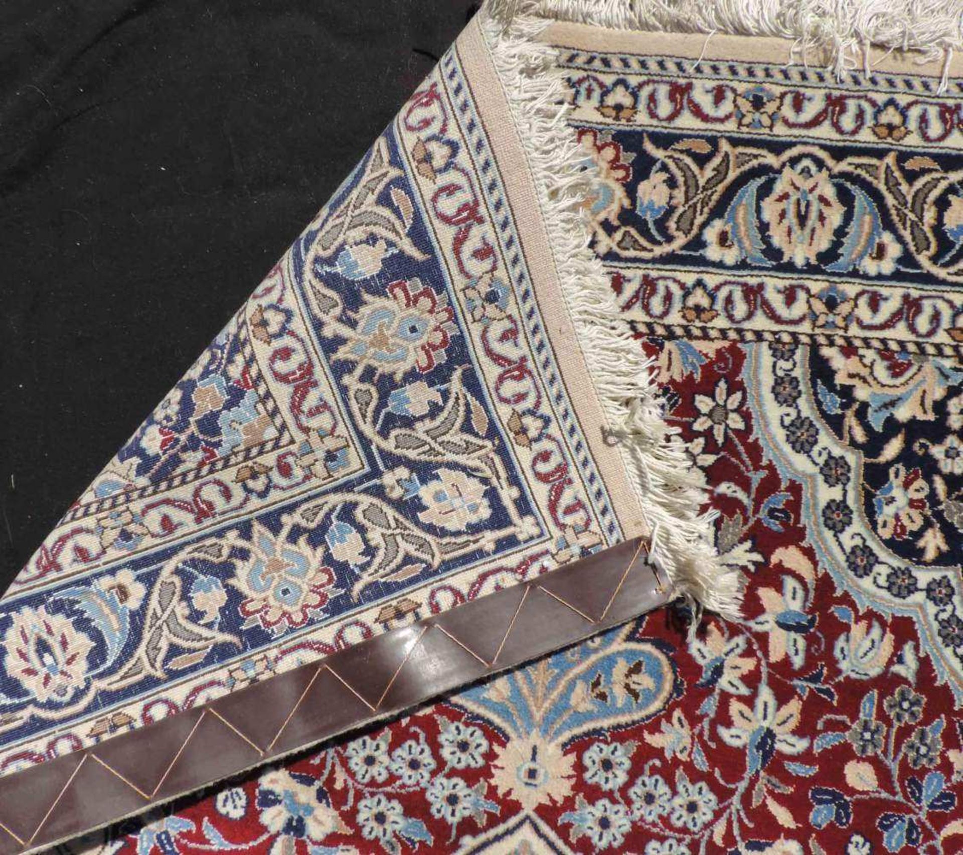 Nain Galerie, Iran, fein. 368 cm x 93 cm. Teppich, handgeknüpft in Persien. Wolle mit Seide auf - Image 8 of 9