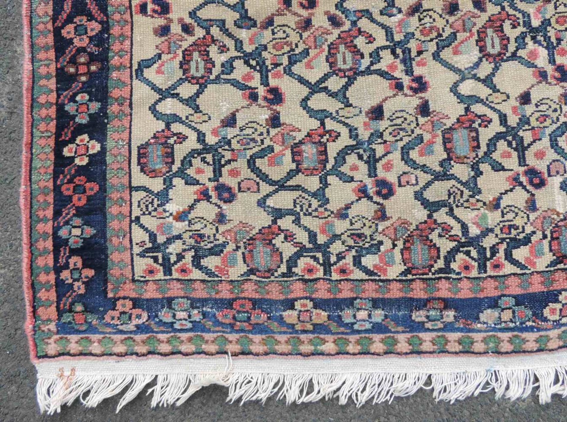 Hamadan Poschti, Iran. Alt, um 1930. 105 cm x 97 cm. Teppich, handgeknüpft in Persien. Wolle auf - Image 3 of 10