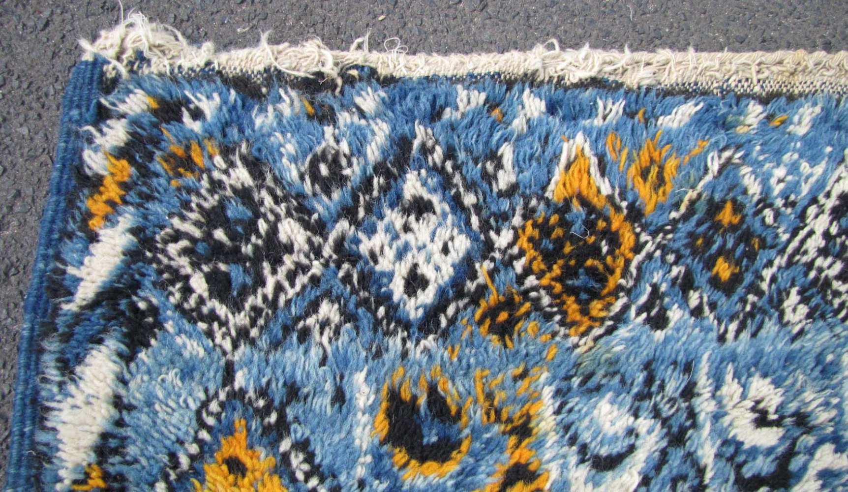 Rabat Teppich Marokko, alt, um 1940. 281 cm x 187 cm. Handgeknüpft aus West-Marokko mit indigoblauem - Image 3 of 12