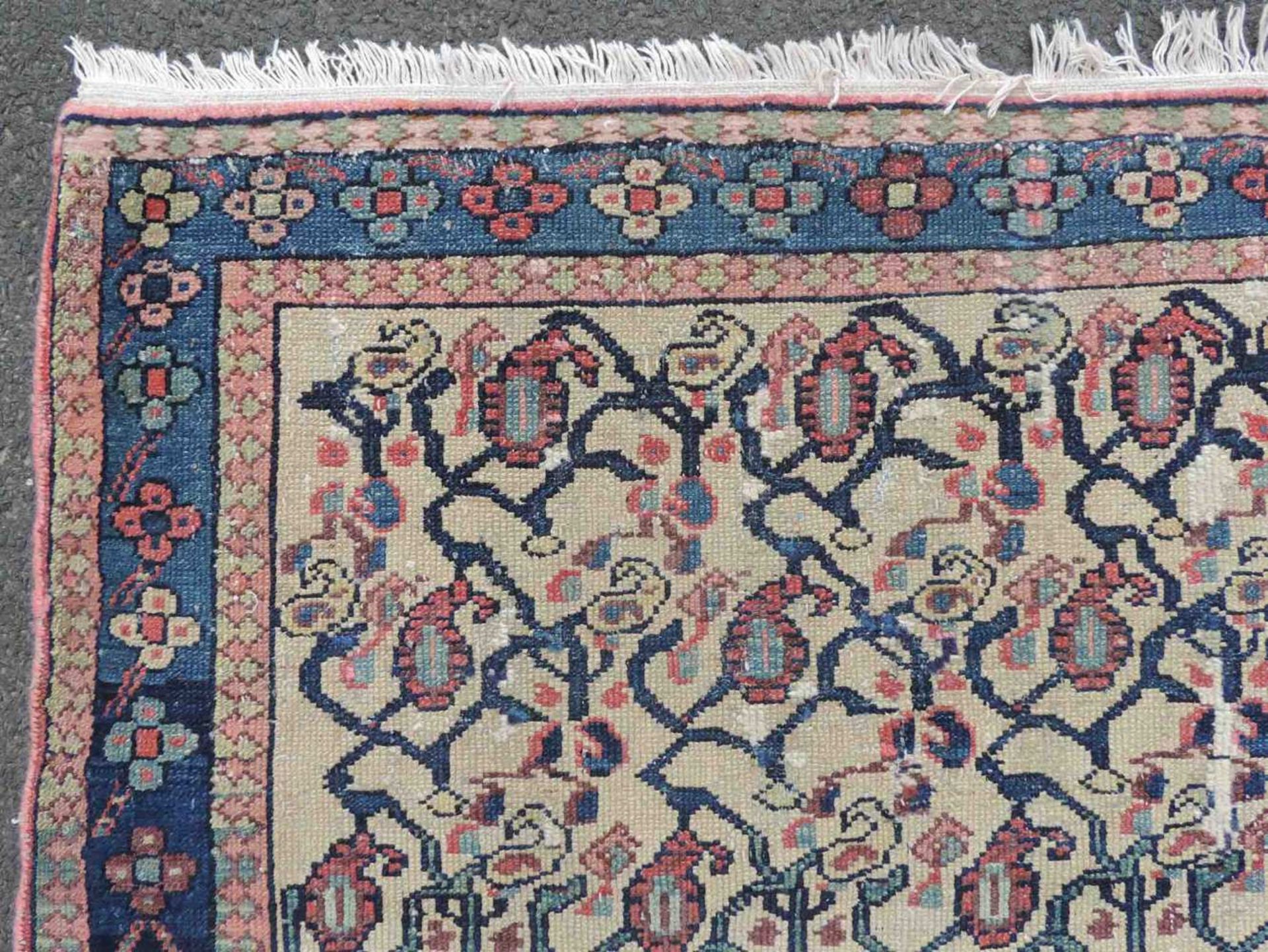 Hamadan Poschti, Iran. Alt, um 1930. 105 cm x 97 cm. Teppich, handgeknüpft in Persien. Wolle auf - Image 5 of 10