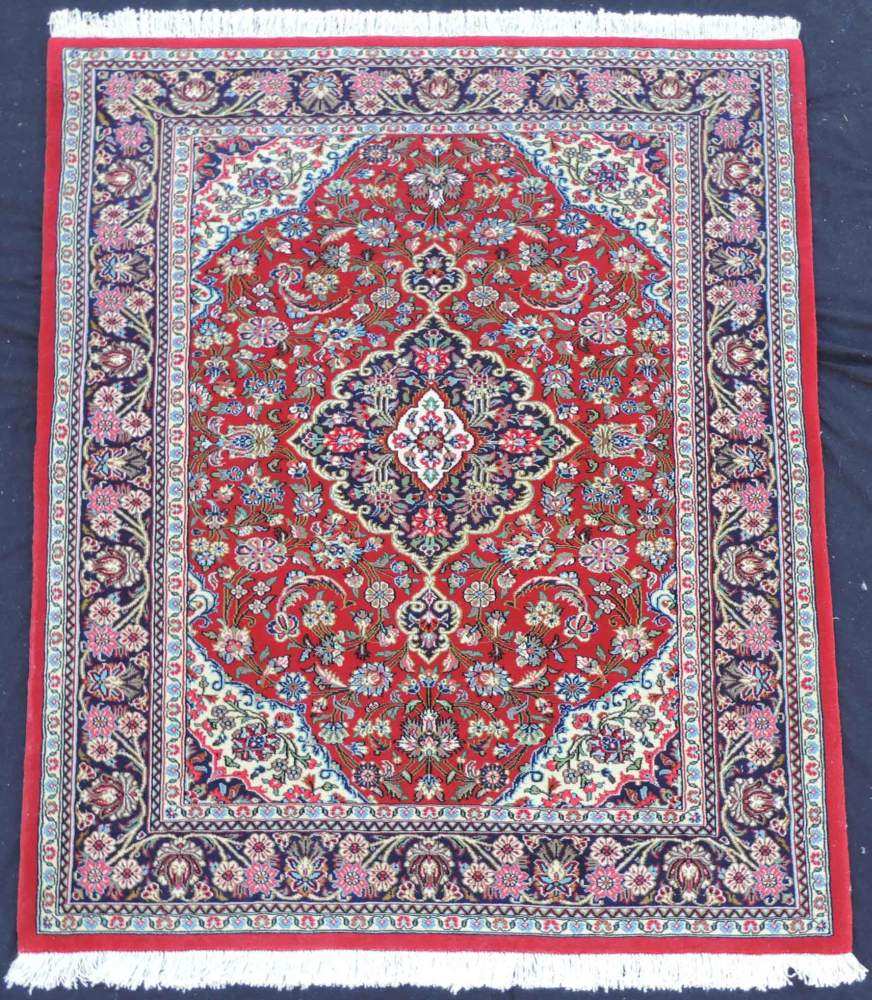 Ghom, Iran. Teppich, handgeknüpft in Persien. 152 cm x 108 cm. Wolle mit Seide auf Baumwolle. Qum,