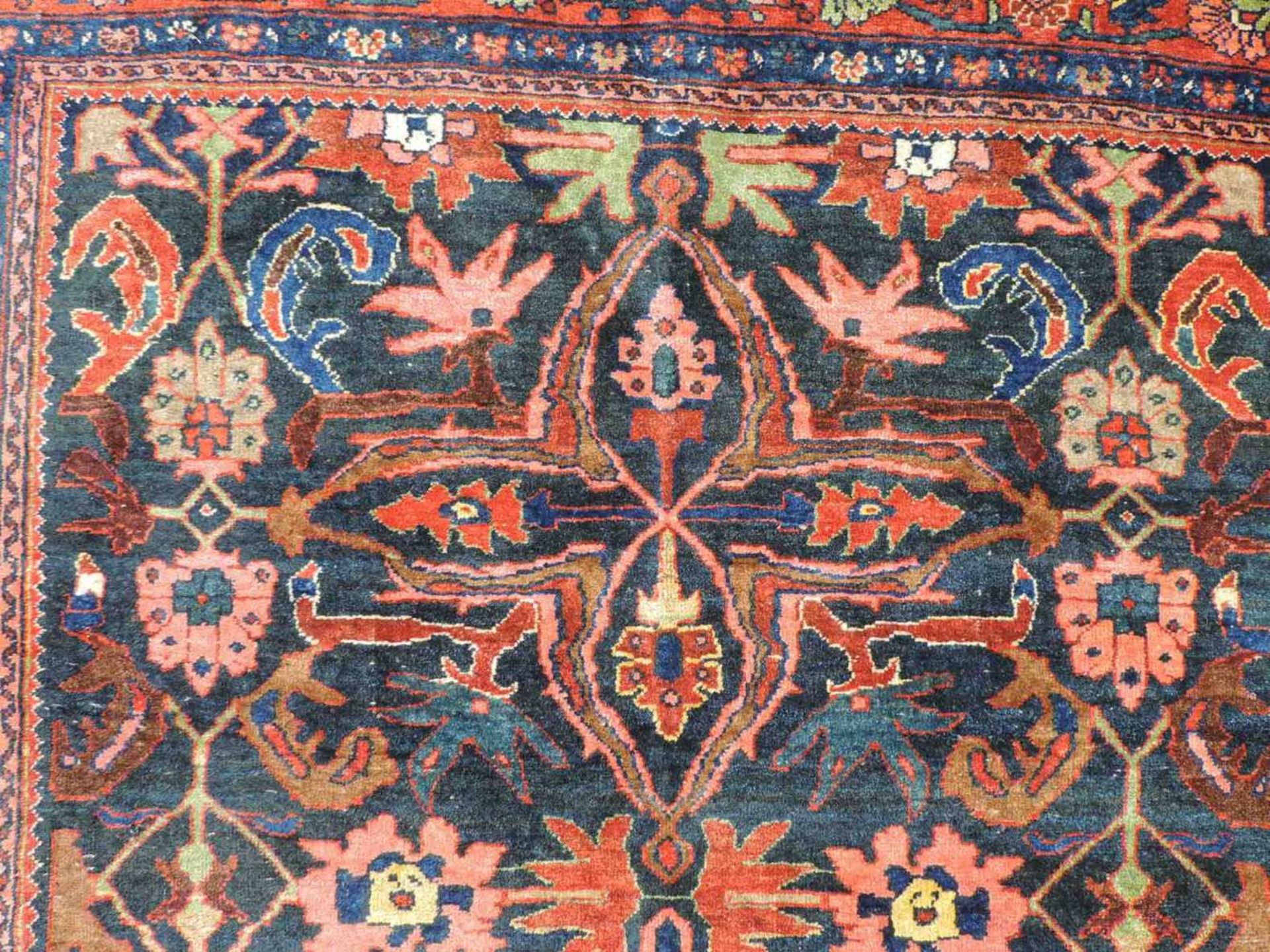 Bidjar Dorfteppich, Iran. Antik, um 1900. 214 cm x 160 cm. Handgeknüpft in Persien. Noch Wolle auf - Image 8 of 11