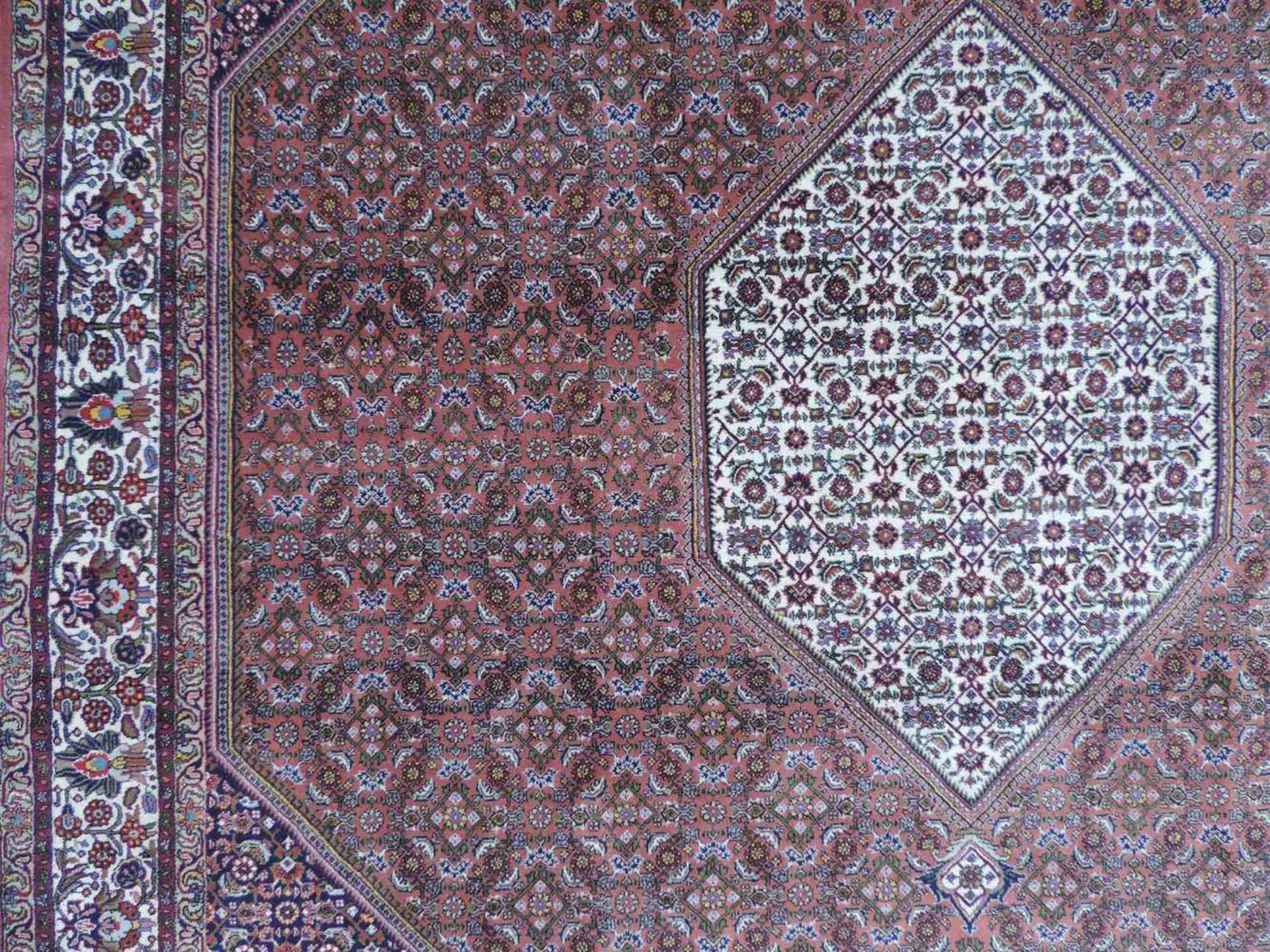 Bidjar. Teppich, Iran. Fein. 343 cm x 251 cm. Handgeknüpft in Persien. Korkwolle auf Baumwolle. - Image 13 of 14