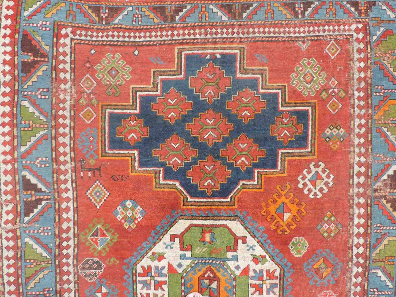Drei - Medaillon - Kasak Dorfteppich. Kaukasus. Antik, um 1900. 275 cm x 182 cm. Handgeknüpft. Wolle - Image 7 of 10