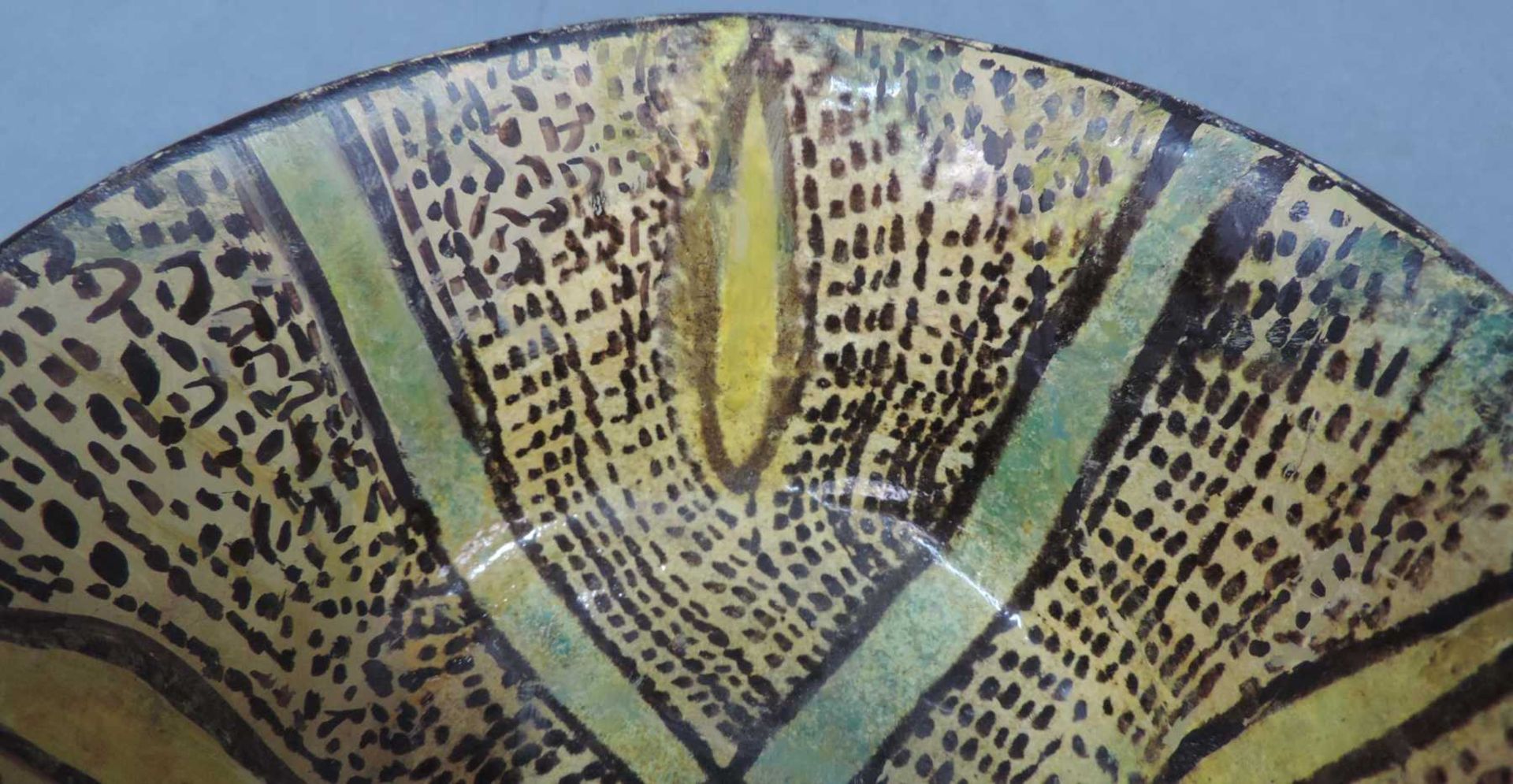 Koppchen. Wohl Persien, Khorasan antik. 13. - 14. Jahrhundert? 7 cm hoch, 14,5 cm Durchmesser. - Bild 2 aus 5