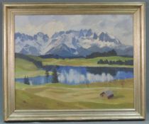 UNDEUTLICH signiert (XX). Alpensee vor imposanter Kulisse. 100 cm x 80 cm. Gemälde, Öl auf Leinwand.