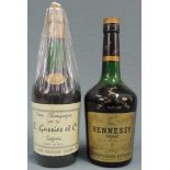 Eine Hennessy Grande Reserve VSOP Cognac und eine B. Gassies Cognac. 2 ganze Flaschen. A Hennessy