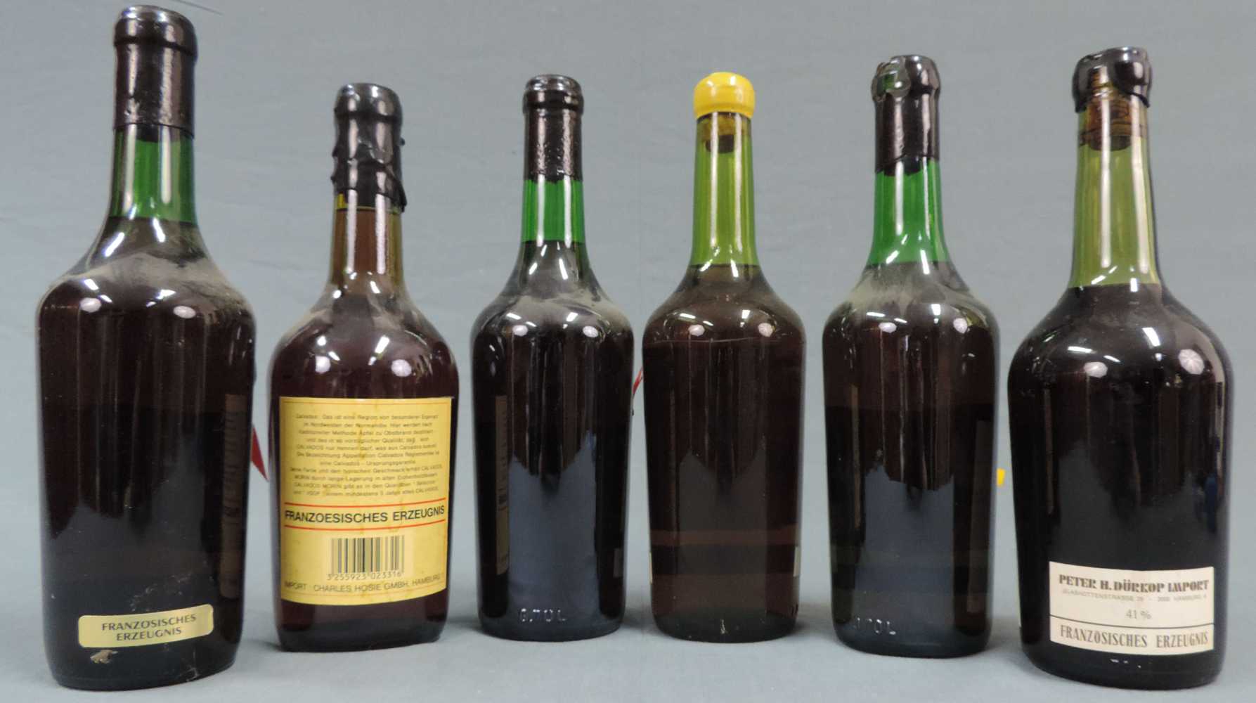 6 ganze Flaschen alter Calvados. Unterschiedliche Volumenprozent und Domaines. 6 whole bottels of - Image 13 of 20