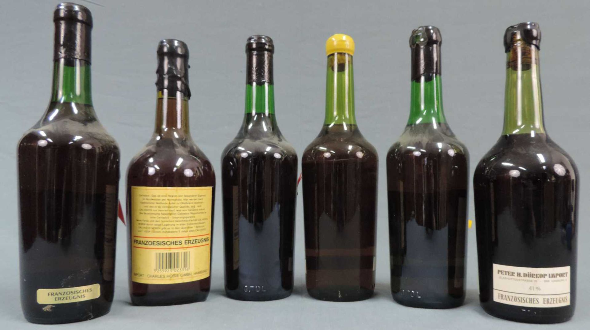 6 ganze Flaschen alter Calvados. Unterschiedliche Volumenprozent und Domaines. 6 whole bottels of - Bild 13 aus 20