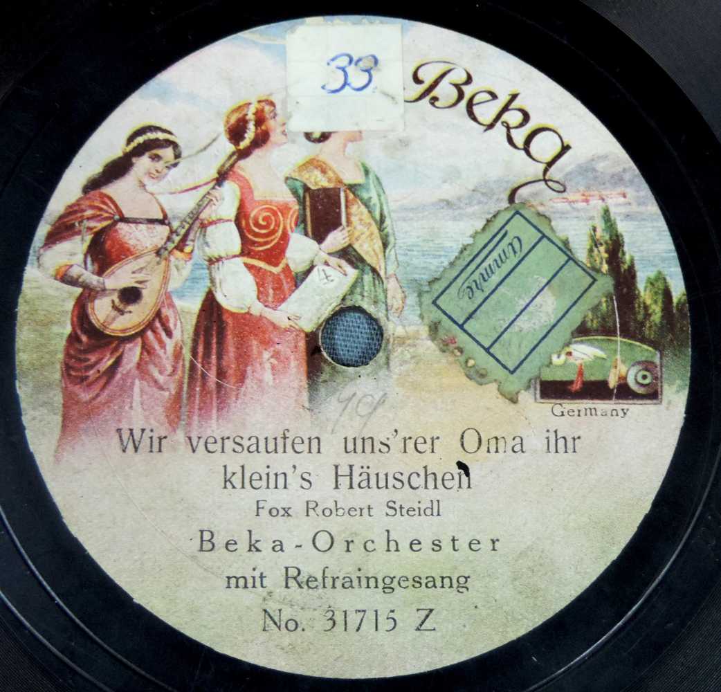 Reisegrammophon Polydor und 29 Schellackplatten. 40 cm x 39 cm. Gebrauchsspuren. Funktion nicht - Image 6 of 11