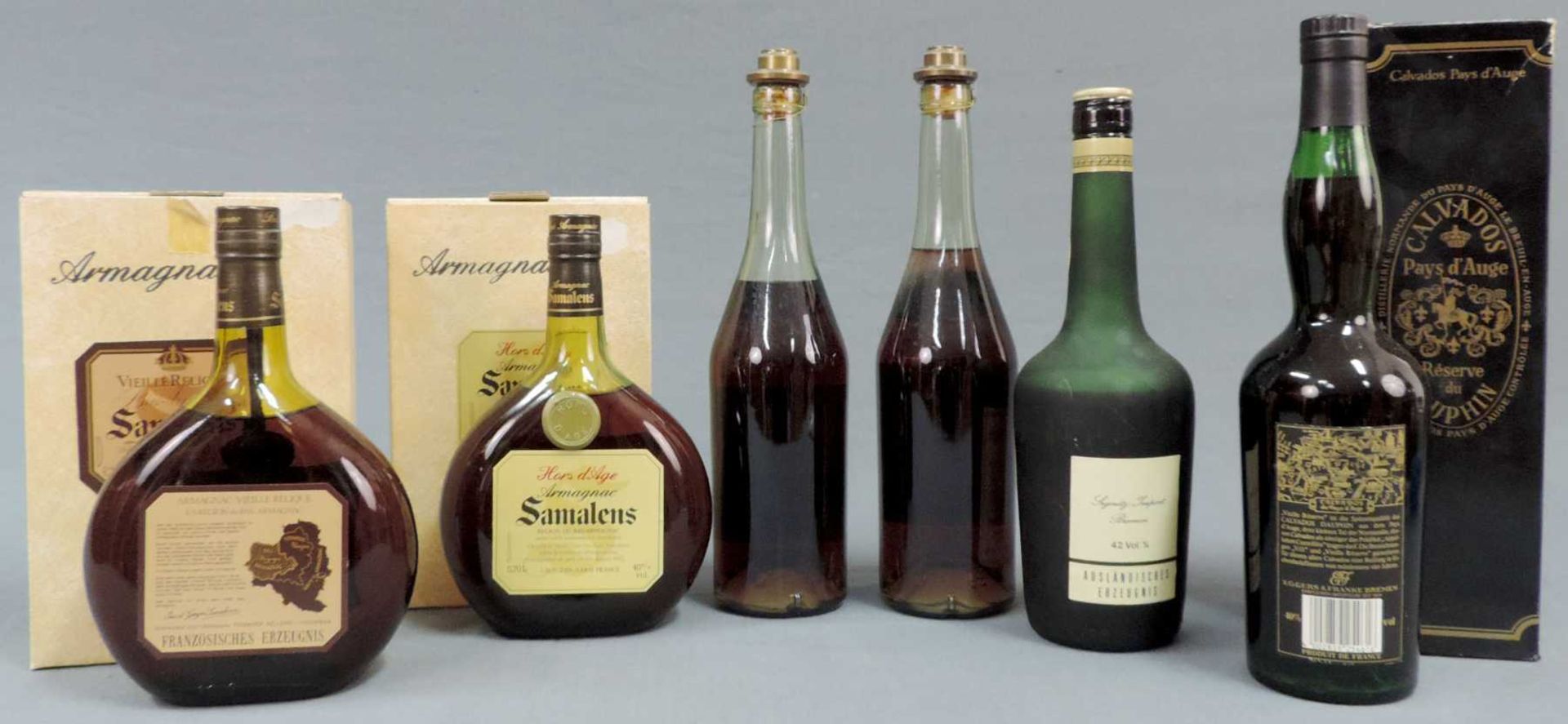 4 Flaschen Armagnac, 2 Flaschen Calvados. Unterschiedliche Domaines. Ganze Flaschen. Die Flasche - Image 7 of 15