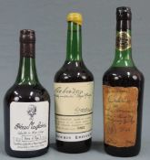3 ganze Flaschen alter Calvados. Auch eine Age inconnu Montgommery. Unterschiedliche Volumeprozent