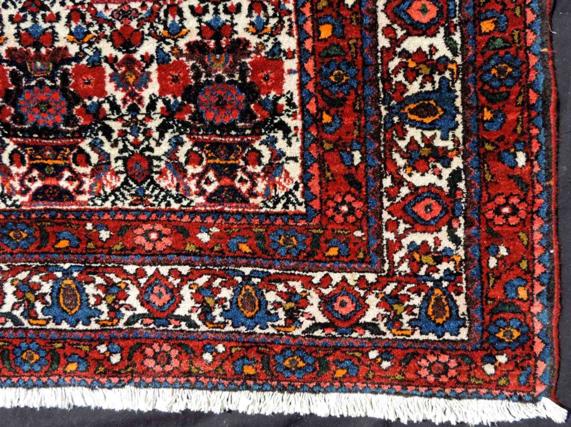 Bachtiar Teppich, Mustafi Muster. Iran, alt, um 1930. 212 cm x 155,5 cm. Handgeknüpft. Wolle auf - Bild 9 aus 15