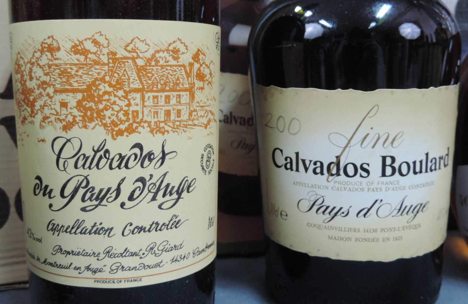 13 ganze Flaschen Calvados. Teils in original Kartons. 13 whole bottles Calvados. France. Some - Image 9 of 14