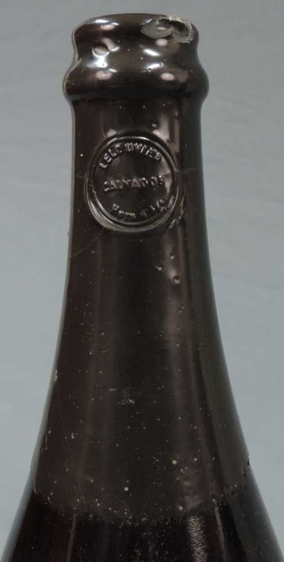 5 ganze Flaschen Calvados. Teils Hors d'Age, teils mit Karton. Dazu eine Flasche Calvados - Image 17 of 19