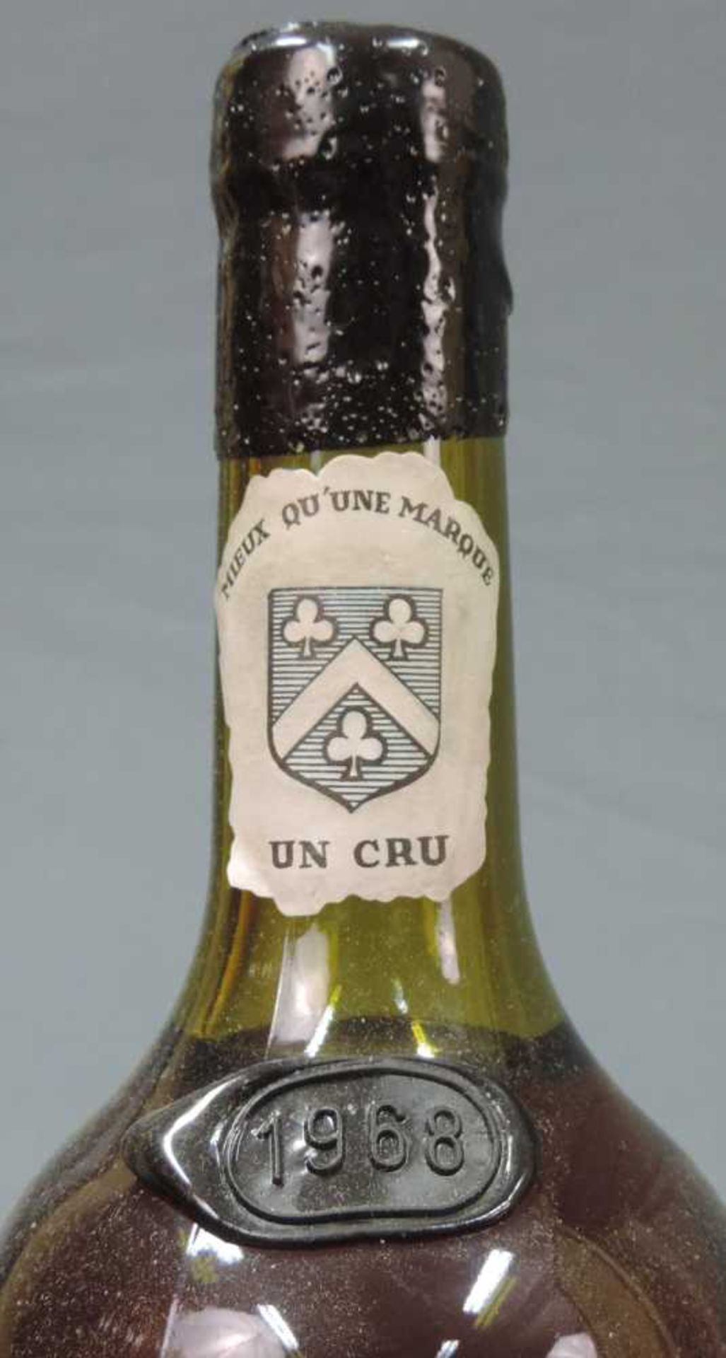 8 ganze Flaschen Vieux Calvados. Unterschiedliche Volumenprozent und Domaines. Auch alte Brände. 8 - Image 15 of 17