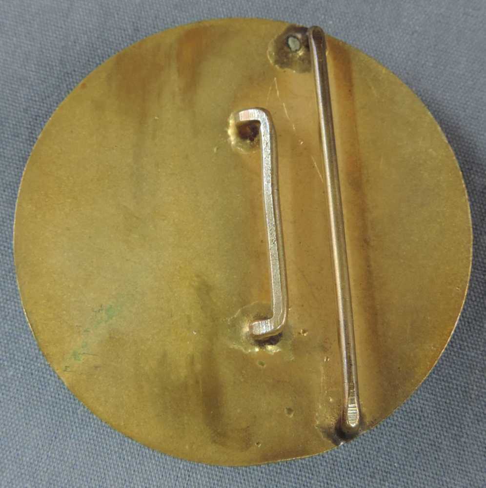 Gürtelschließe. Bronze D'ore mit Porzellanbild. 18. / 19. Jahrhundert. 7 cm Gesamtdurchmesser. Das - Image 2 of 2