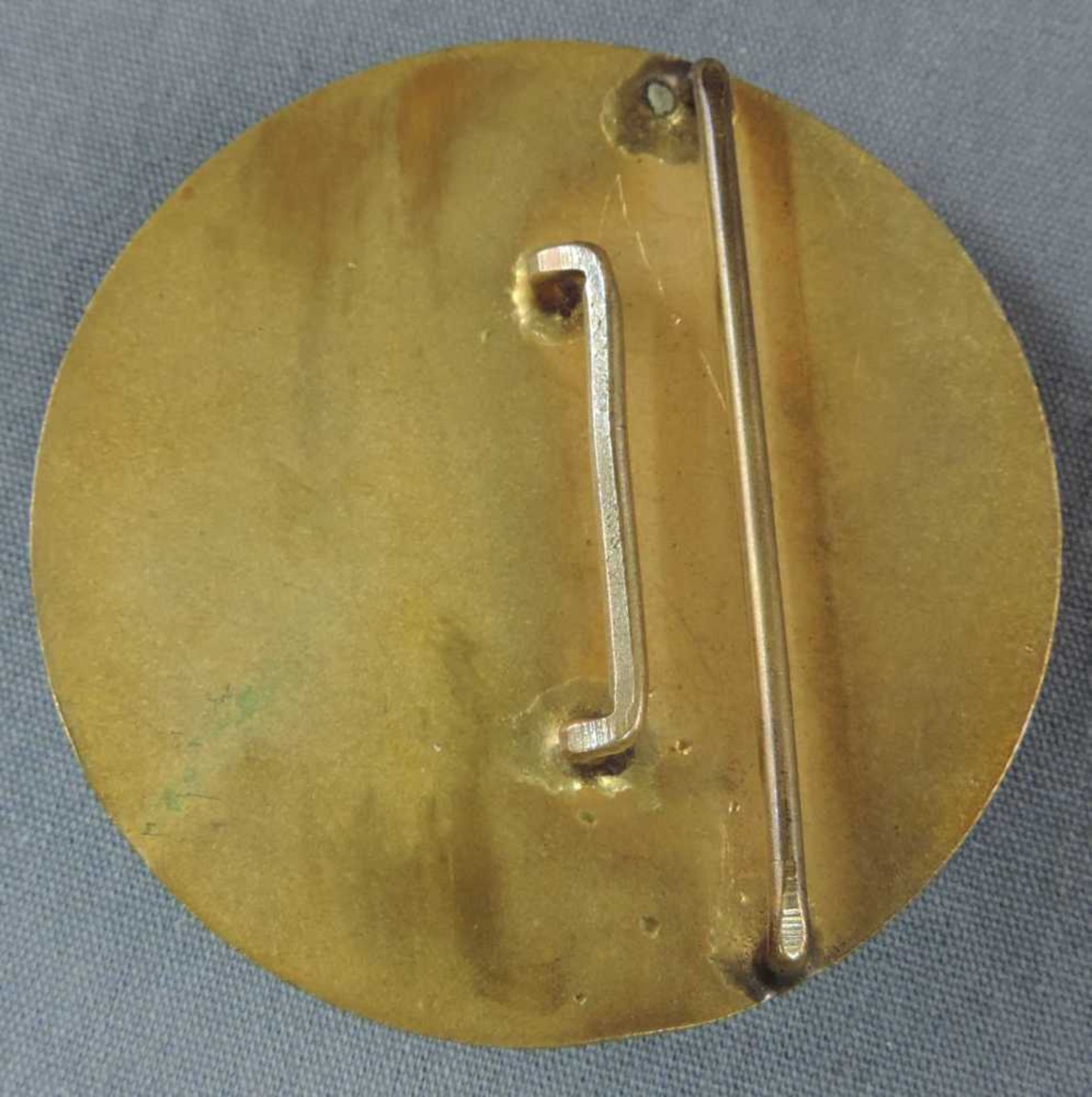 Gürtelschließe. Bronze D'ore mit Porzellanbild. 18. / 19. Jahrhundert. 7 cm Gesamtdurchmesser. Das - Bild 2 aus 2