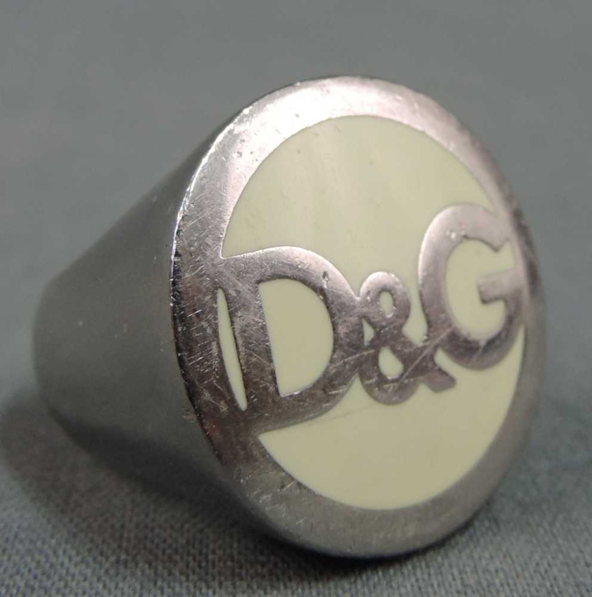 Dolce & Gabbana Ring. Mit Logo. Modeschmuck. Innendurchmesser 18 mm. Dolce & Gabbana ring. With