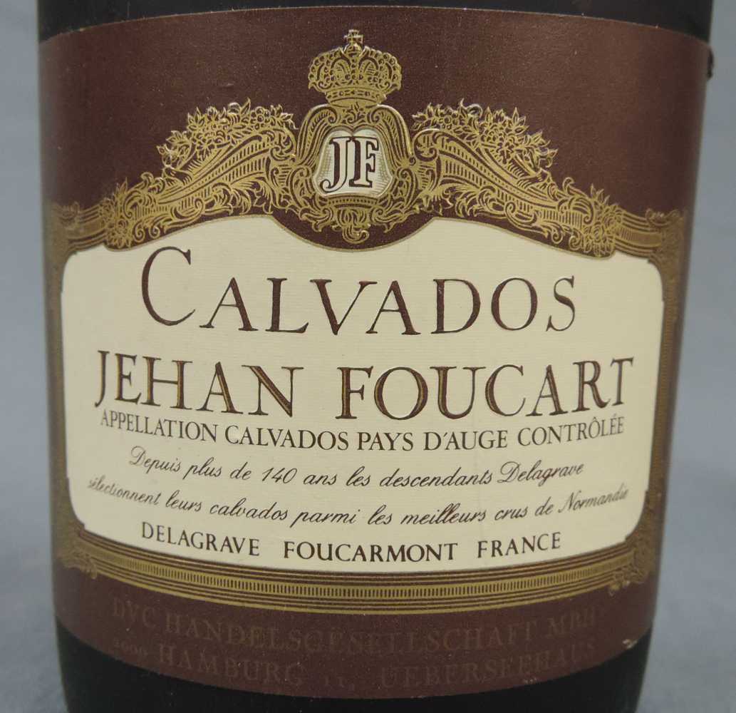 2 Flaschen Calvados, Jehan Foucart, 1953 und 1963. 70cl. 42%. 2 bottles Calvados, Jehan Foucart, - Image 2 of 6