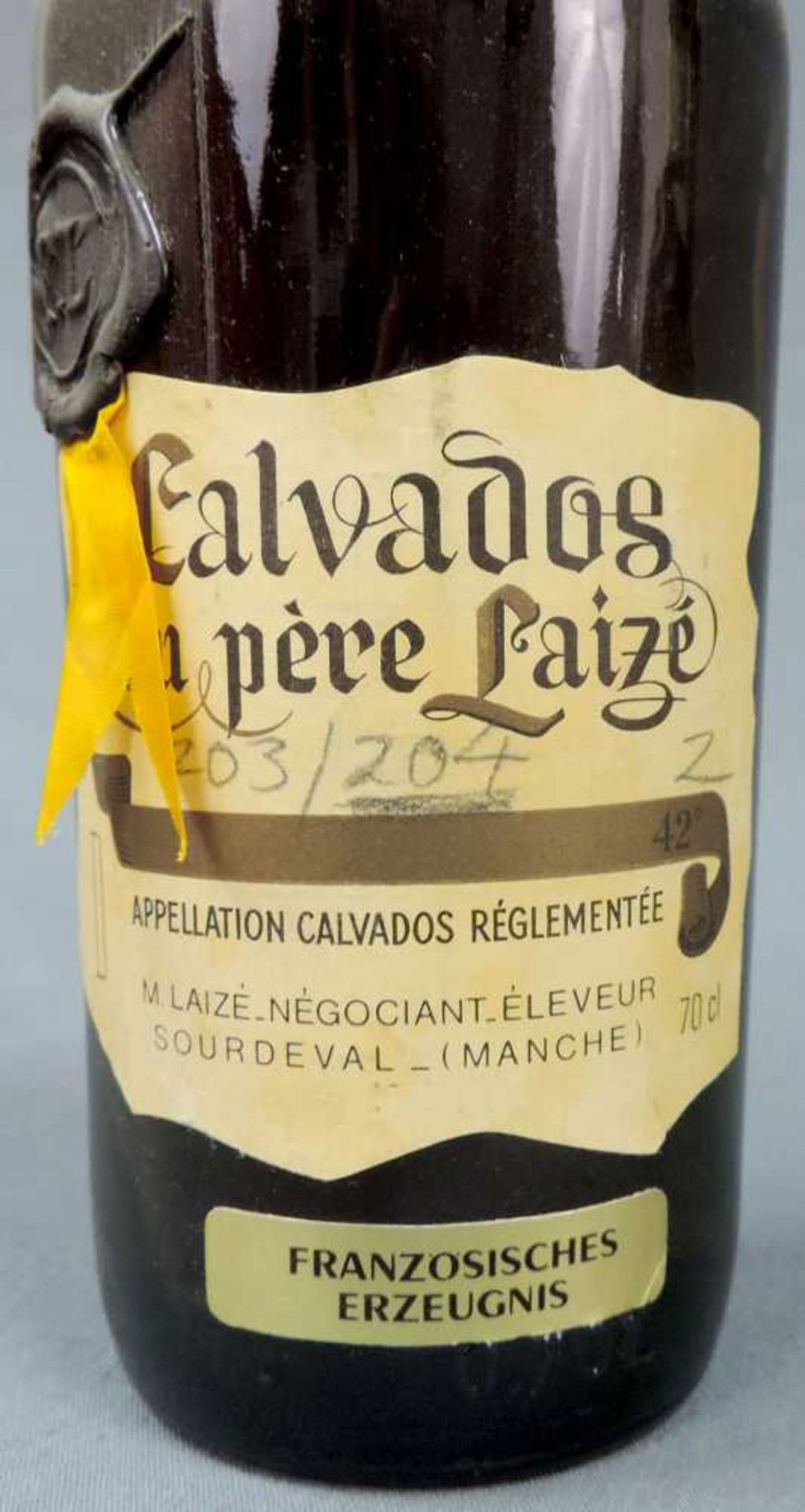 6 Flaschen Calvados. Auch Extra Vieux Montgommery. Unterschiedliche Domains. 70cl. - Image 11 of 19