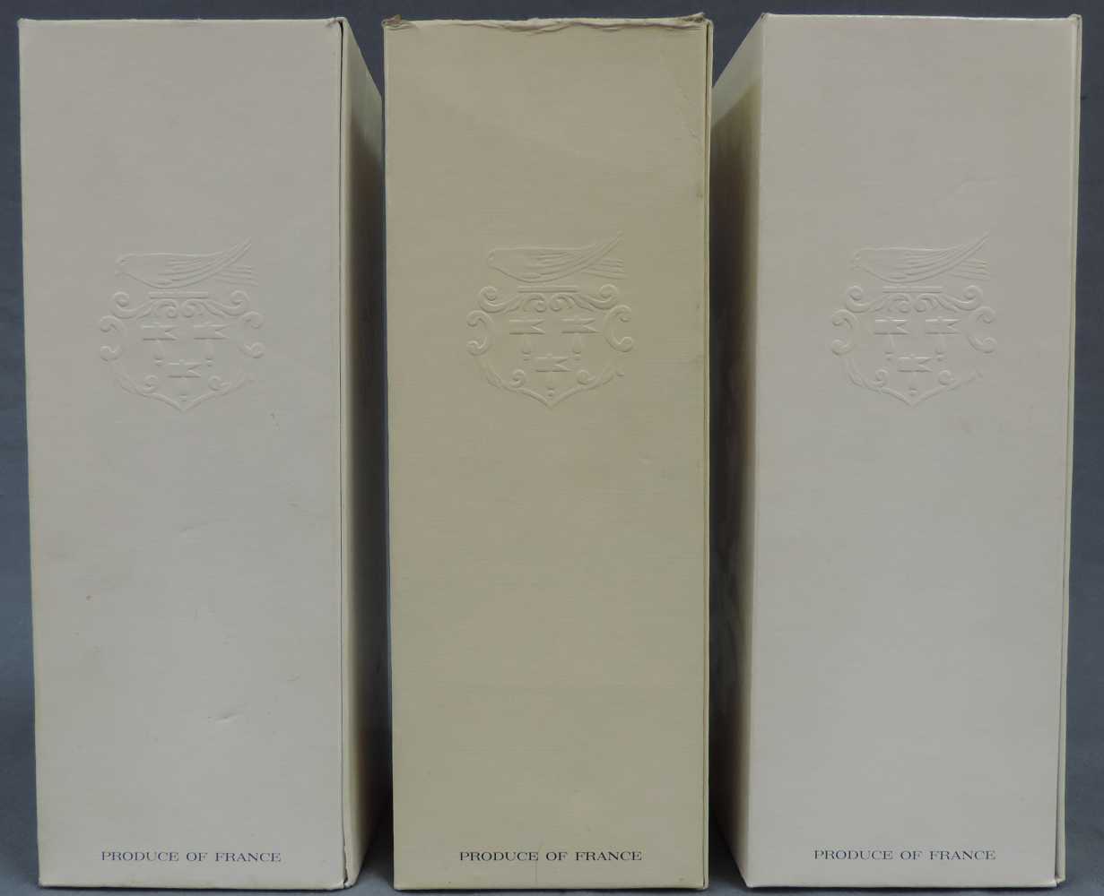 3 Flaschen MARTELL EXTRA COGNAC . In original Karton. 70cl. 43%. 3 bottles MARTELL EXTRA COGNAC. - Image 8 of 13