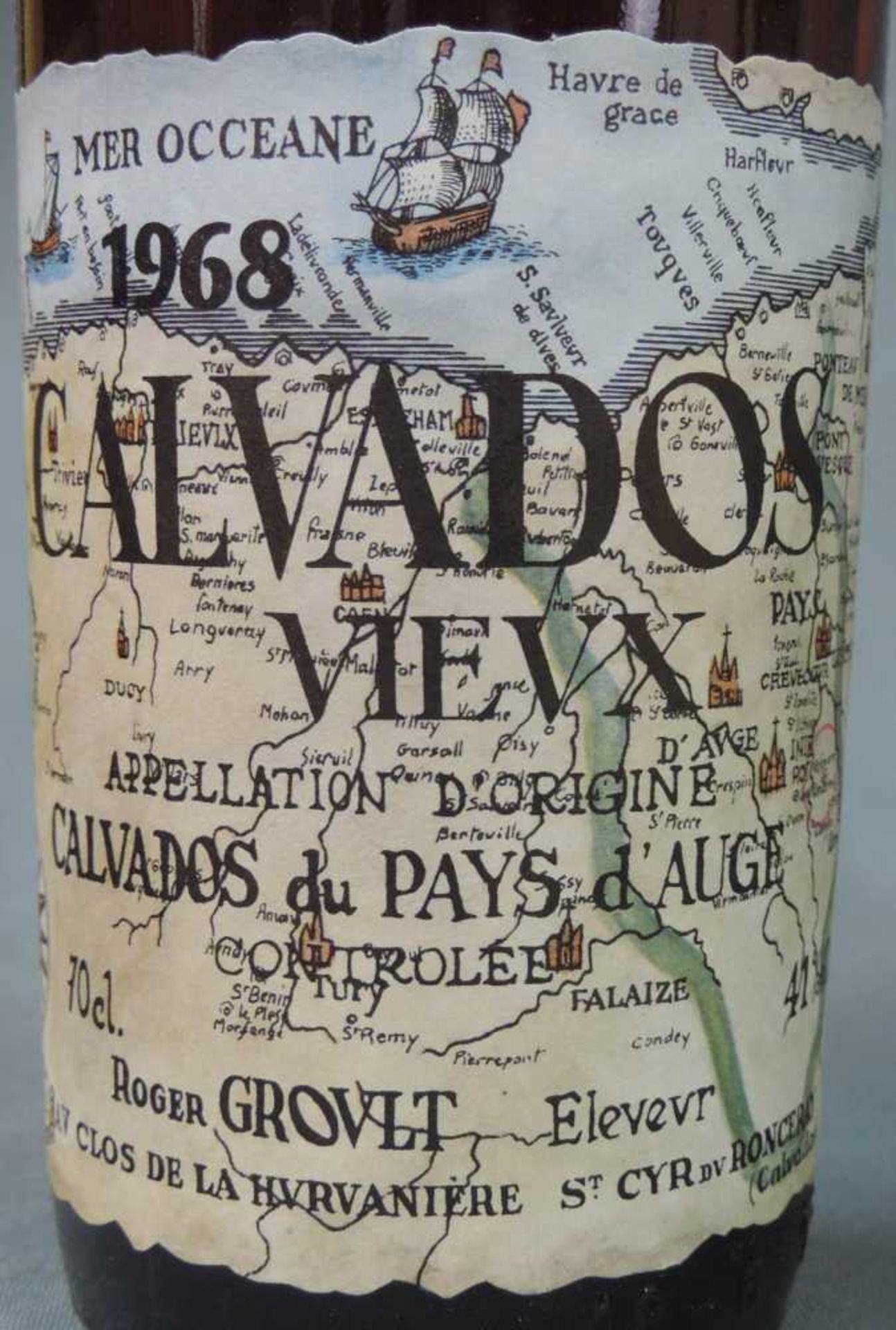 8 ganze Flaschen Vieux Calvados. Unterschiedliche Volumenprozent und Domaines. Auch alte Brände. 8 - Image 14 of 17