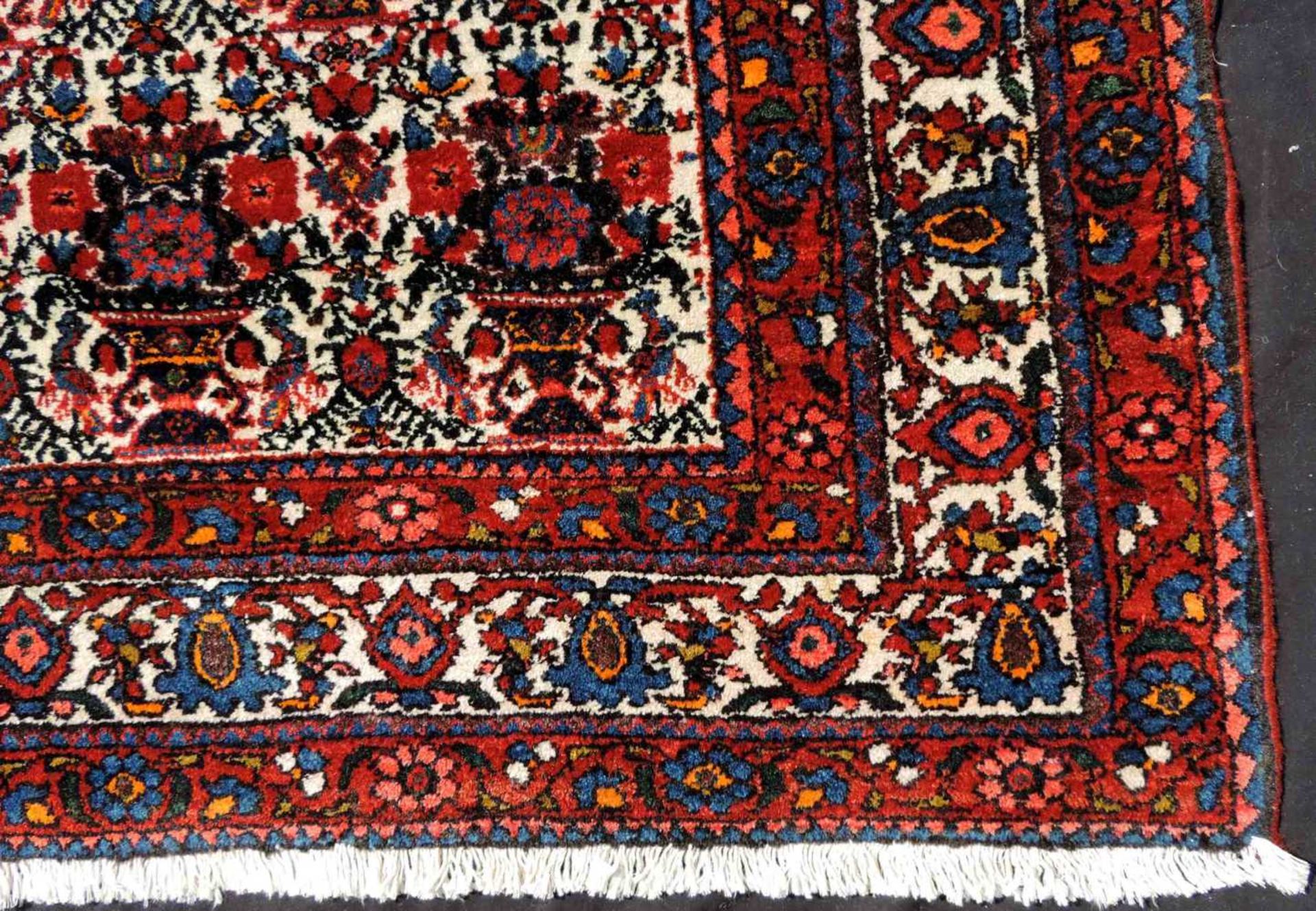 Bachtiar Teppich, Mustafi Muster. Iran, alt, um 1930. 212 cm x 155,5 cm. Handgeknüpft. Wolle auf - Bild 4 aus 15