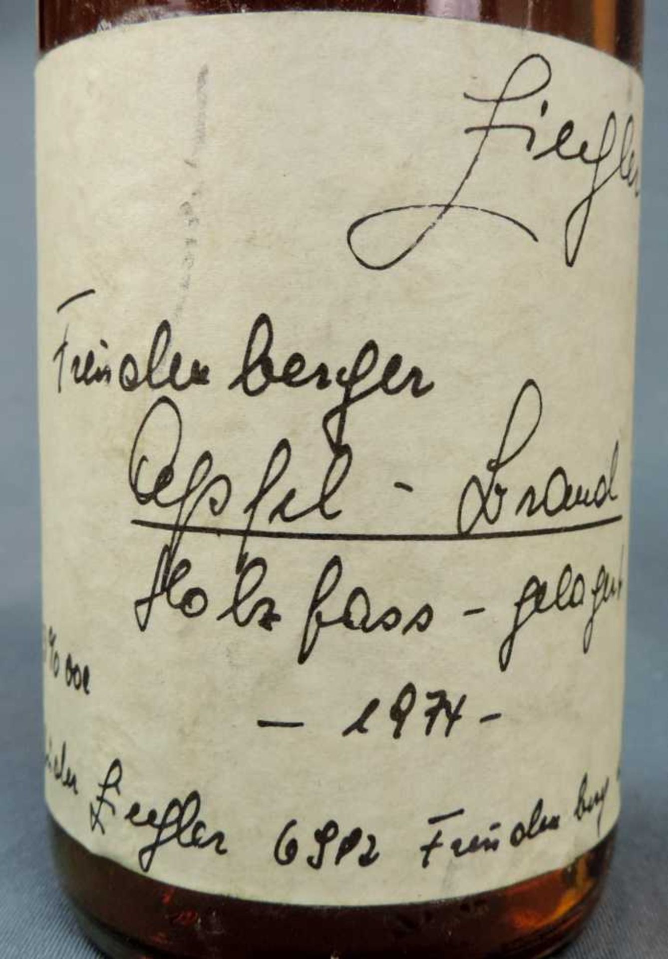 6 "Ziegler" Obstbrände und eine "Eigen" Waldhimbeergeist. 6 ganze und eine halbe Flasche. - Image 13 of 13