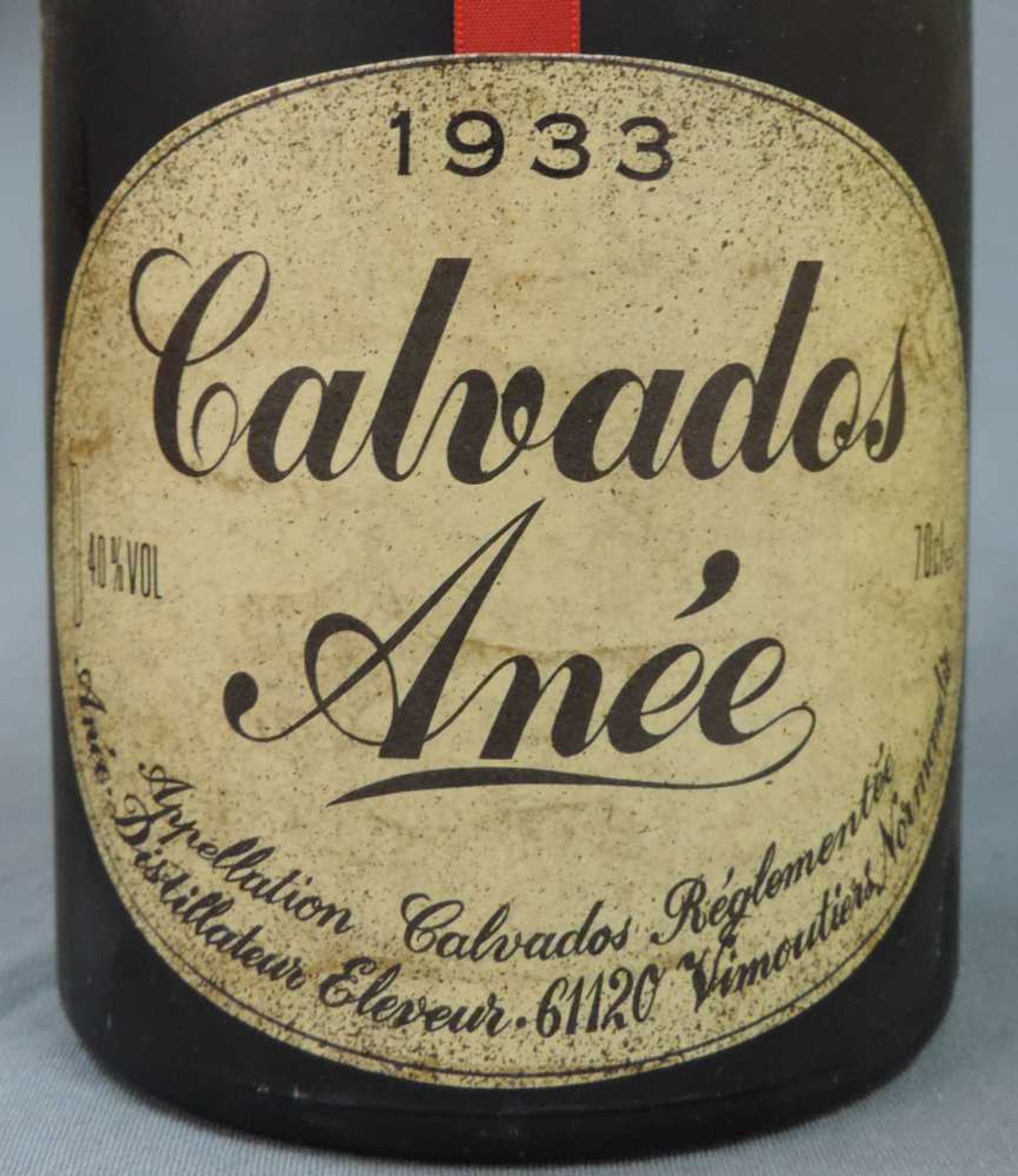 8 ganze Flaschen Vieux Calvados. Unterschiedliche Volumenprozent und Domaines. Auch alte Brände. 8 - Image 3 of 17