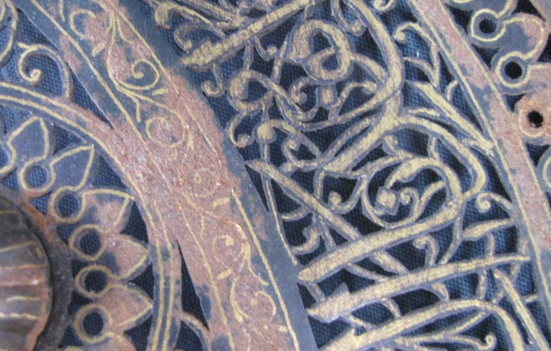 Schild mit Tughra eines Sultans, wohl Osmanisches Reich 18. Jahrhundert. Durchmesser 38 cm. Stahl, - Bild 5 aus 8
