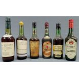 6 Flaschen Calvados. Auch Extra Vieux Montgommery. Unterschiedliche Domains. 70cl.