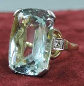 Aquamarin Diamant Damenring 14 Karat Gelbgold (geprüft). Gesamtgewicht 9,7 Gramm. Aquamarine Diamond