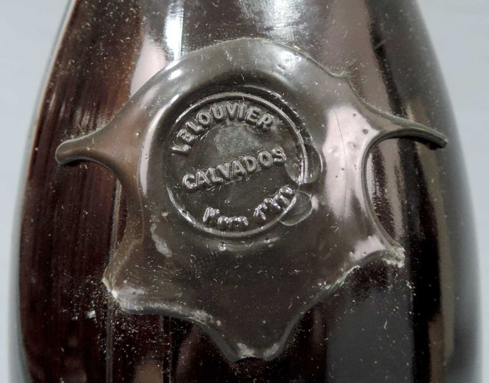 5 ganze Flaschen Calvados. Teils Hors d'Age, teils mit Karton. Dazu eine Flasche Calvados - Image 16 of 19