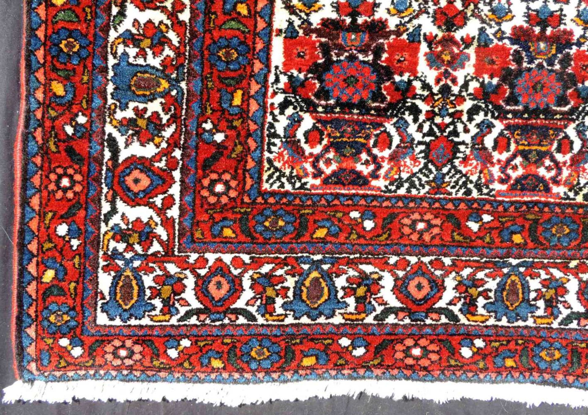 Bachtiar Teppich, Mustafi Muster. Iran, alt, um 1930. 212 cm x 155,5 cm. Handgeknüpft. Wolle auf - Bild 8 aus 15