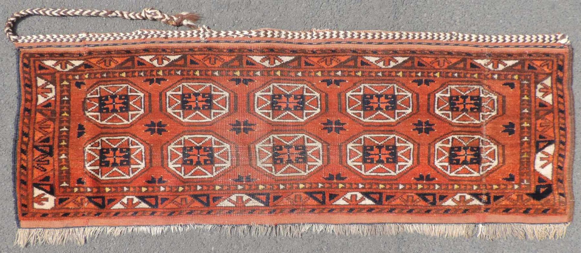 Ersari Behang, Turkmenistan. Antik, 19. Jahrhundert. 50 cm x 144 cm. Stammesteppich. Handgeknüpft.