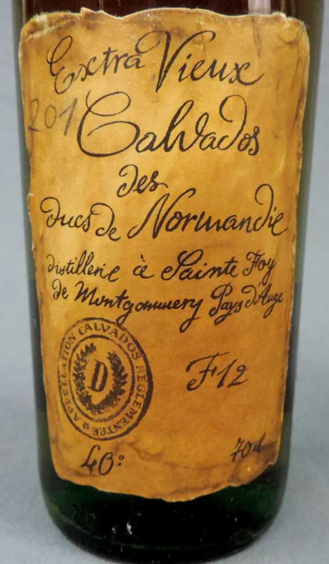 6 Flaschen Calvados. Auch Extra Vieux Montgommery. Unterschiedliche Domains. 70cl. - Image 3 of 19