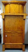 Biedermeier Stil. Kleiderschrank. Mit Aufsatz. . 207 cm x 108 cm x 54 cm. Insgesamt. Cubord with a