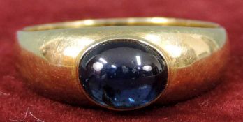 Ring. Gelbgold 585 und wohl mit Saphir. Gesamtgewicht 5,3 Gramm. Innendurchmesser: ca. 17,9 mm Ring.