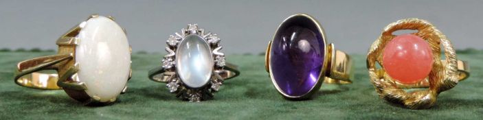 4 Damenringe. Gelb - und Weißgold 585. Auch Opal und Diamanten und Amethyst. Schmuck weist Trage und