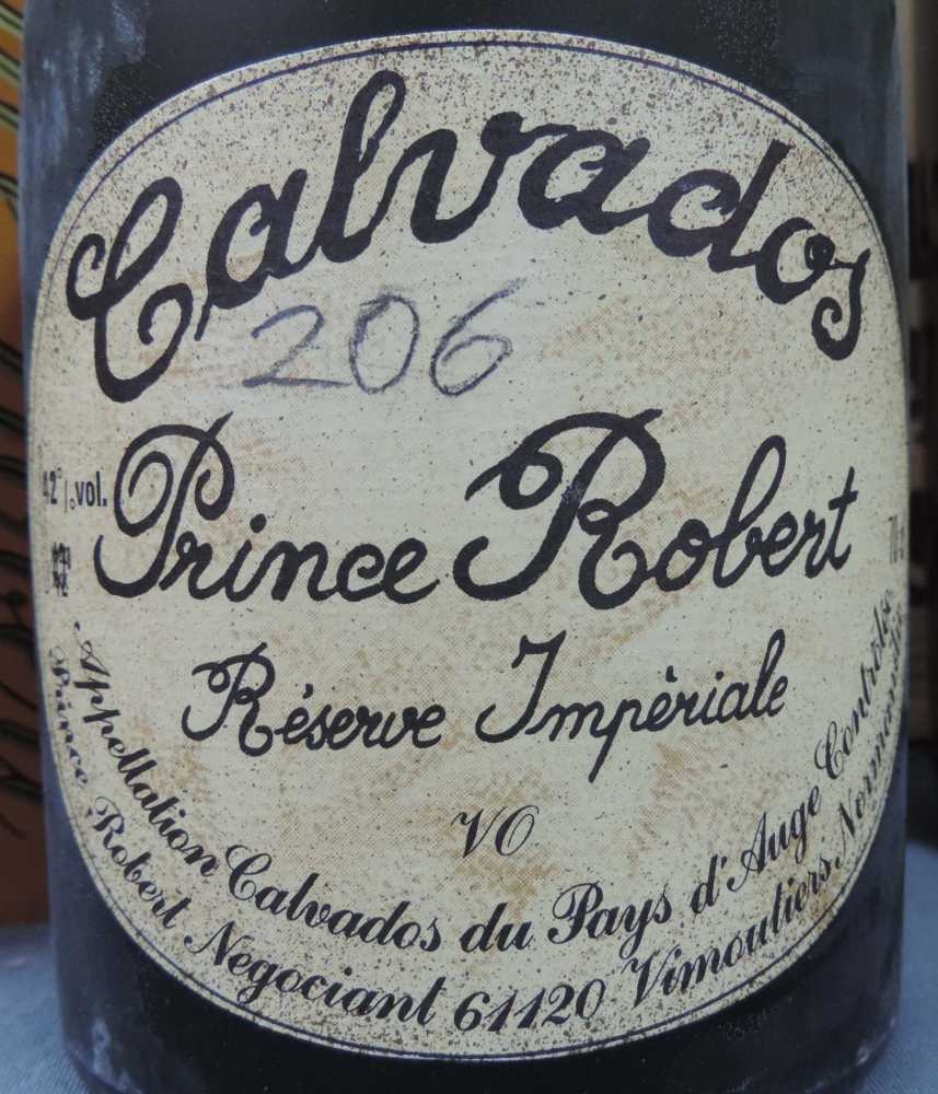 13 ganze Flaschen Calvados. Teils in original Kartons. 13 whole bottles Calvados. France. Some - Image 7 of 14