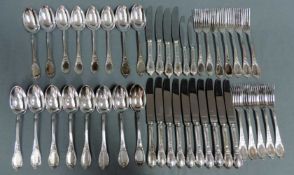 Silberbesteck. Sterling. Firma Koch & Bergfeld. Gewicht brutto 2596 Gramm. Silver cutlery. Sterling.