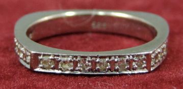 Ring, Weißgold 585, 12 Diamanten. Gesamtgewicht 3,9 Gramm. Ring, white gold 585, 12 diamonds.