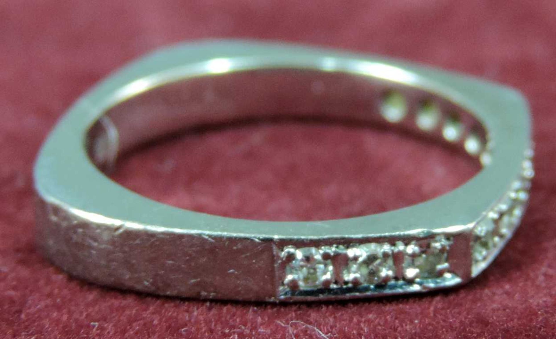 Ring, Weißgold 585, 12 Diamanten. Gesamtgewicht 3,9 Gramm. Ring, white gold 585, 12 diamonds. - Bild 2 aus 5