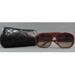 Chanel Sonnenbrille. Mit Brillenetui. Made in Italy. Gebrauchsspuren. Chanel sunglasses. With