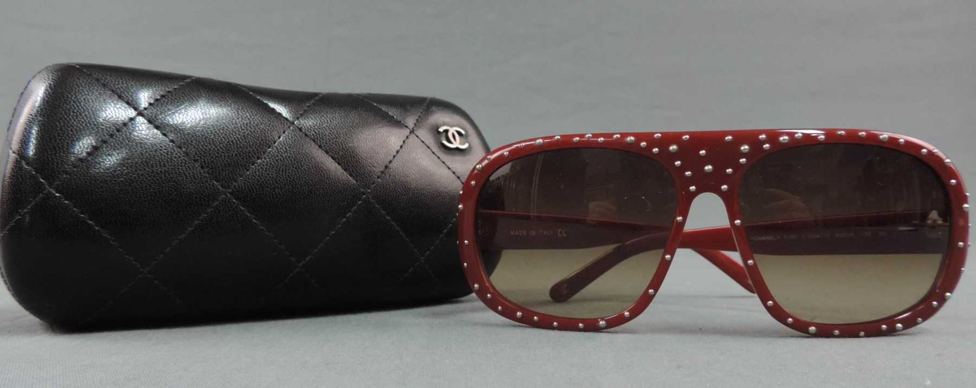 Chanel Sonnenbrille. Mit Brillenetui. Made in Italy. Gebrauchsspuren. Chanel sunglasses. With