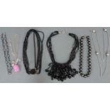 6 Colliers / Halsketten. Modeschmuck. 6 Colliers / Necklaces. Fashion jewelry.