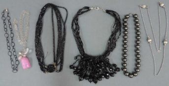 6 Colliers / Halsketten. Modeschmuck. 6 Colliers / Necklaces. Fashion jewelry.