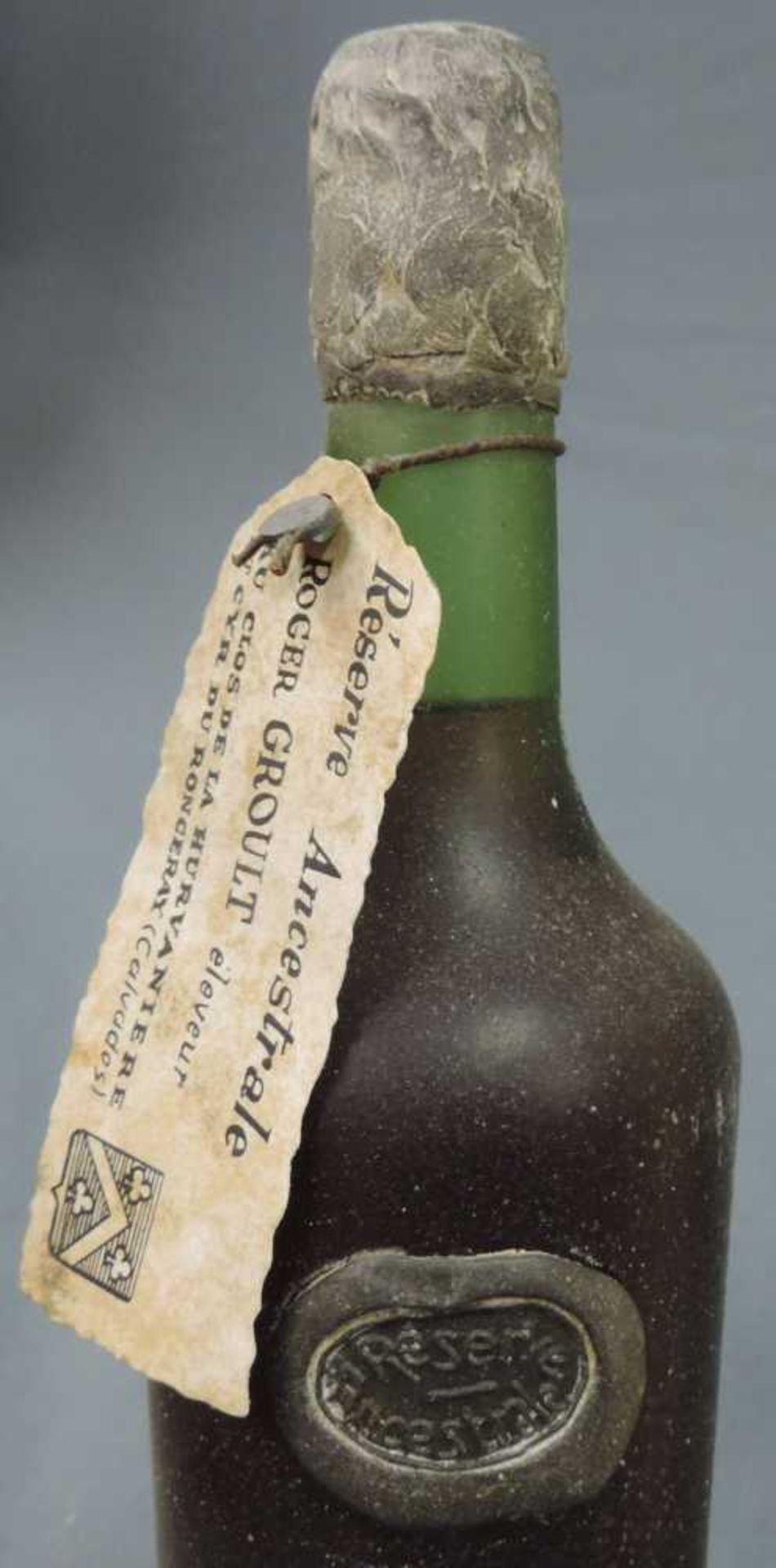 8 ganze Flaschen Vieux Calvados. Unterschiedliche Volumenprozent und Domaines. Auch alte Brände. 8 - Image 2 of 17