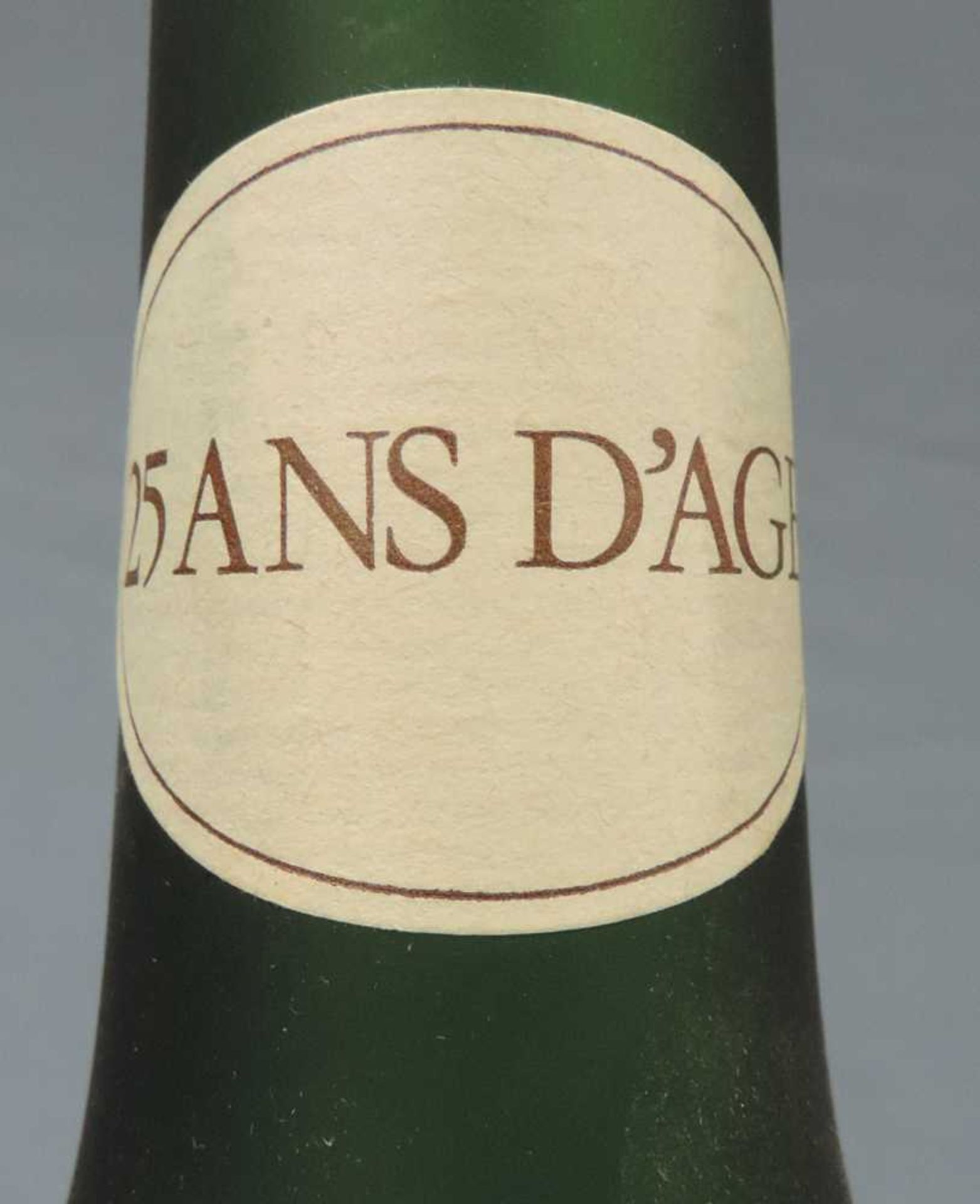 4 Flaschen Armagnac, 2 Flaschen Calvados. Unterschiedliche Domaines. Ganze Flaschen. Die Flasche - Image 2 of 15